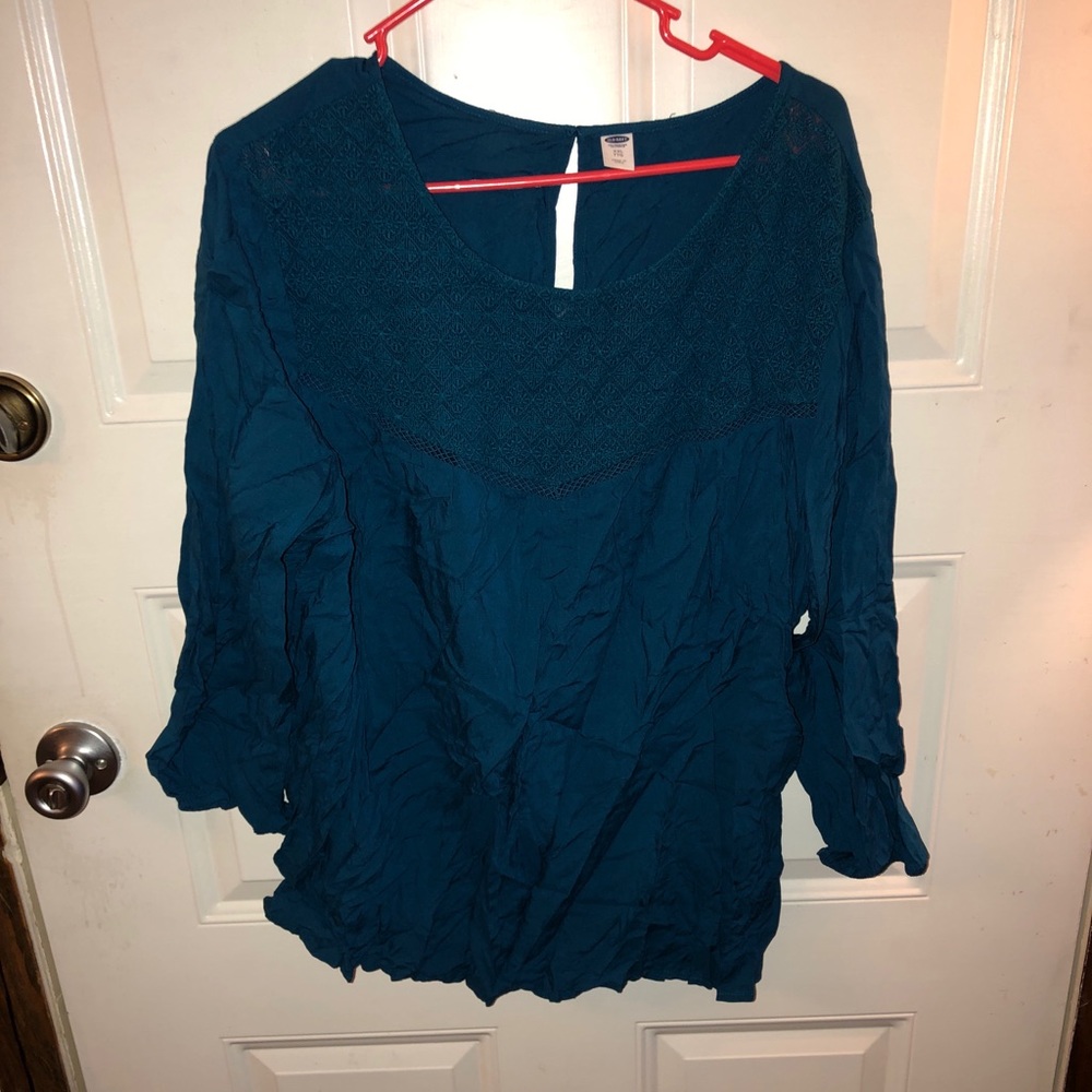 Old navy flowey shirt